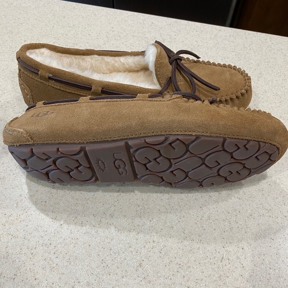 Ugg moccasin slippers - Picture 2 of 3